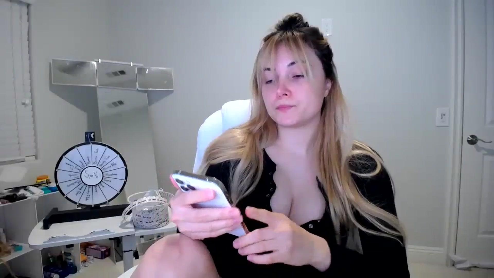 Gallery image thumbnail from SandraGPopa's myfreecams stream on, 08/18/2023, 03:57 image 12 of 20
