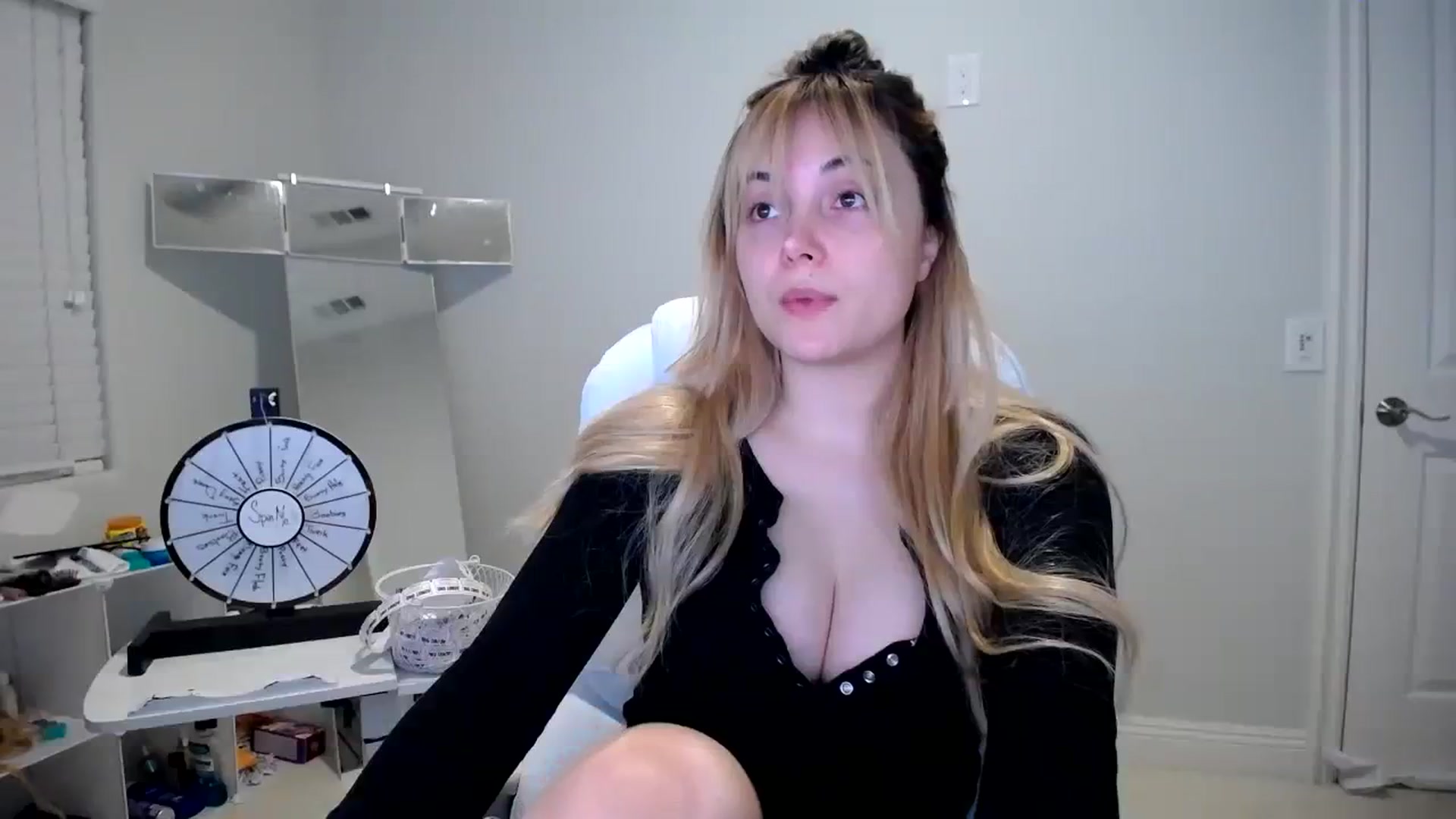 Gallery image thumbnail from SandraGPopa's myfreecams stream on, 08/18/2023, 03:57 image 10 of 20