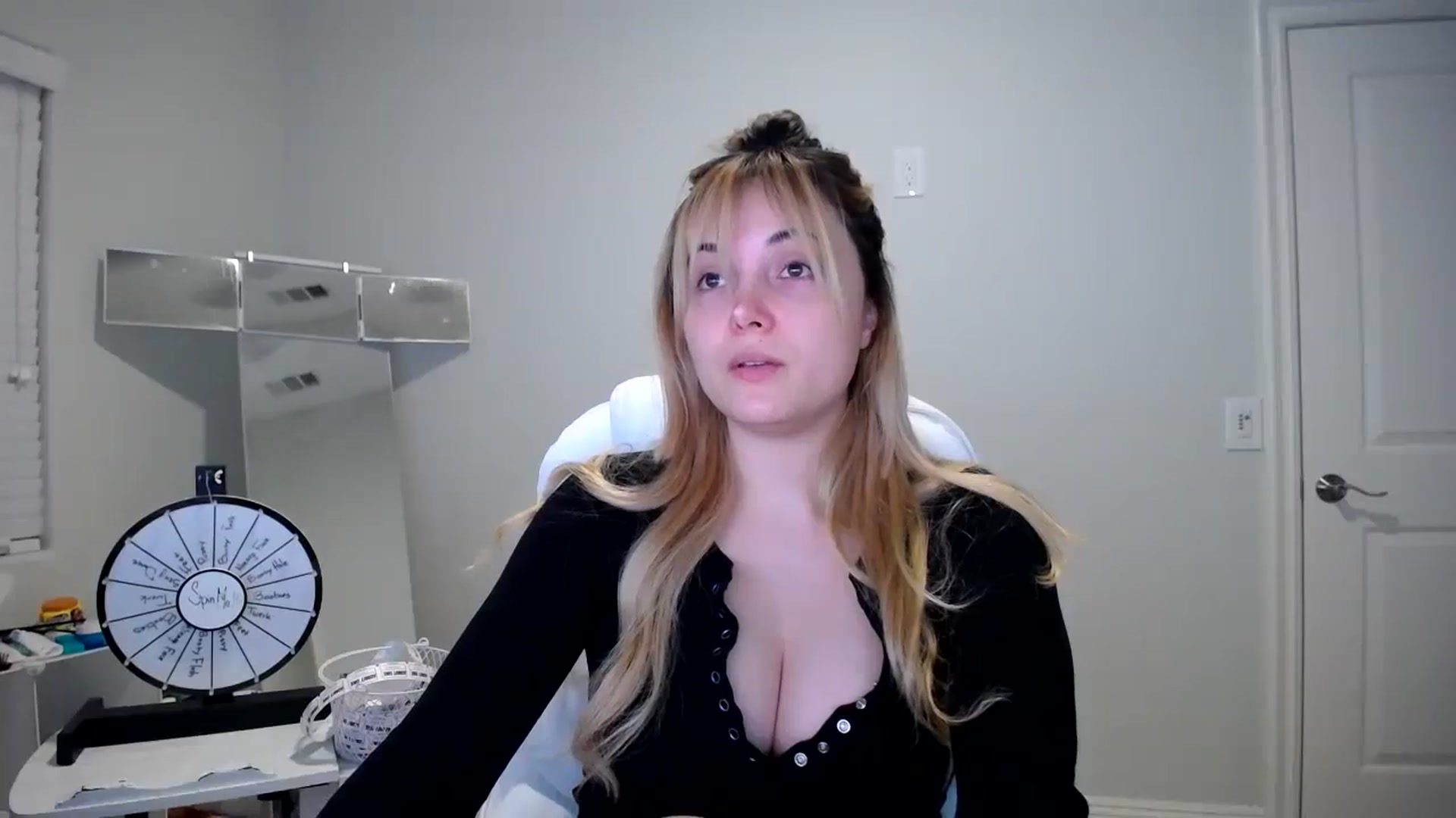 Gallery image thumbnail from SandraGPopa's myfreecams stream on, 08/18/2023, 03:57 image 3 of 20