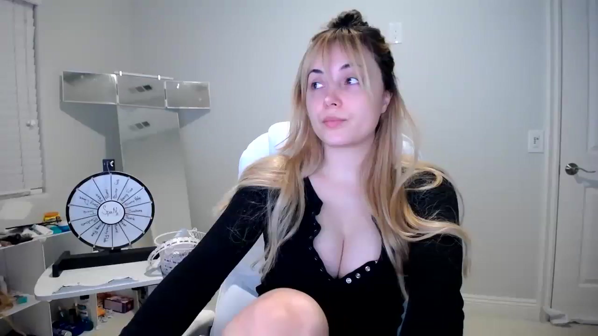 Gallery image thumbnail from SandraGPopa's myfreecams stream on, 08/18/2023, 03:57 image 7 of 20