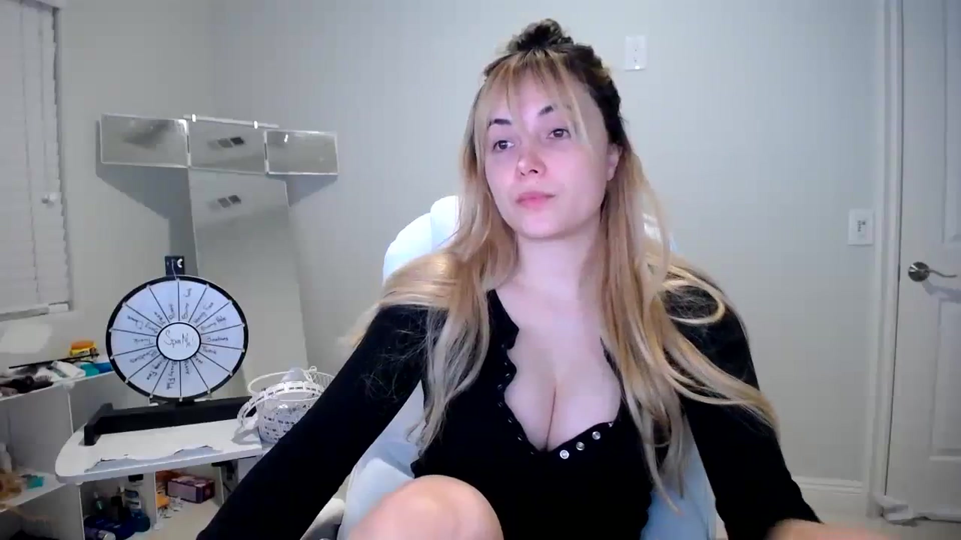 Gallery image thumbnail from SandraGPopa's myfreecams stream on, 08/18/2023, 03:57 image 8 of 20