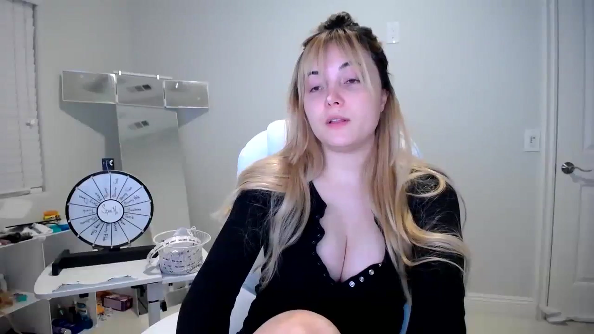 Gallery image thumbnail from SandraGPopa's myfreecams stream on, 08/18/2023, 03:57 image 9 of 20