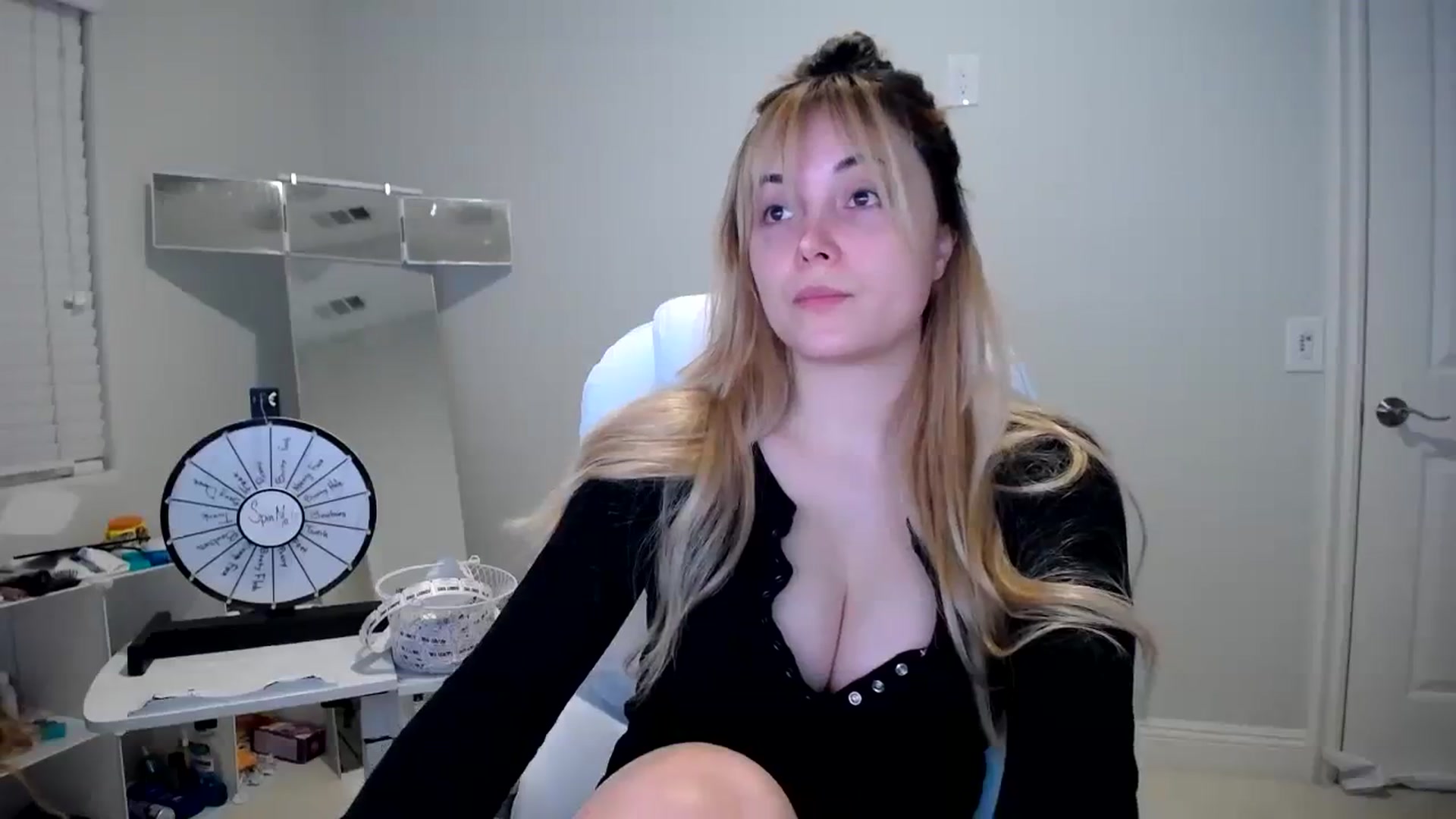 Gallery image thumbnail from SandraGPopa's myfreecams stream on, 08/18/2023, 03:57 image 11 of 20