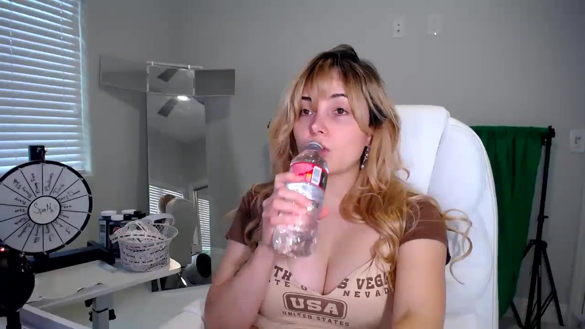 Gallery image thumbnail from SandraGPopa's myfreecams stream on, 09/04/2023, 03:37 image 5 of 20