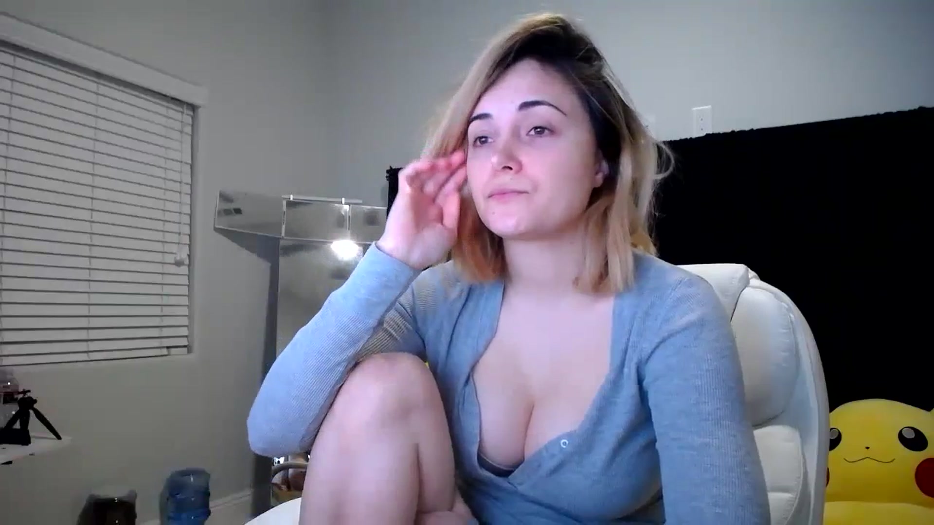Gallery image thumbnail from SandraGPopa's myfreecams stream on, 10/14/2023, 07:02 image 5 of 20