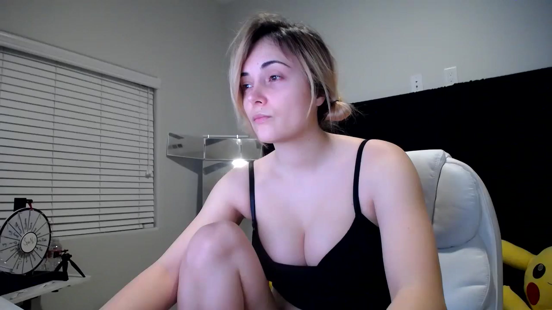 Gallery image thumbnail from SandraGPopa's myfreecams stream on, 10/15/2023, 06:41 image 12 of 20