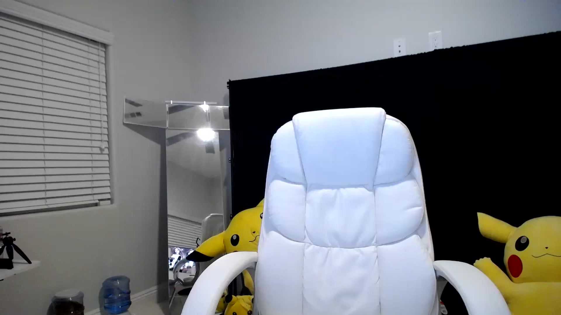 Gallery image thumbnail from SandraGPopa's myfreecams stream on, 10/17/2023, 05:34 image 8 of 20