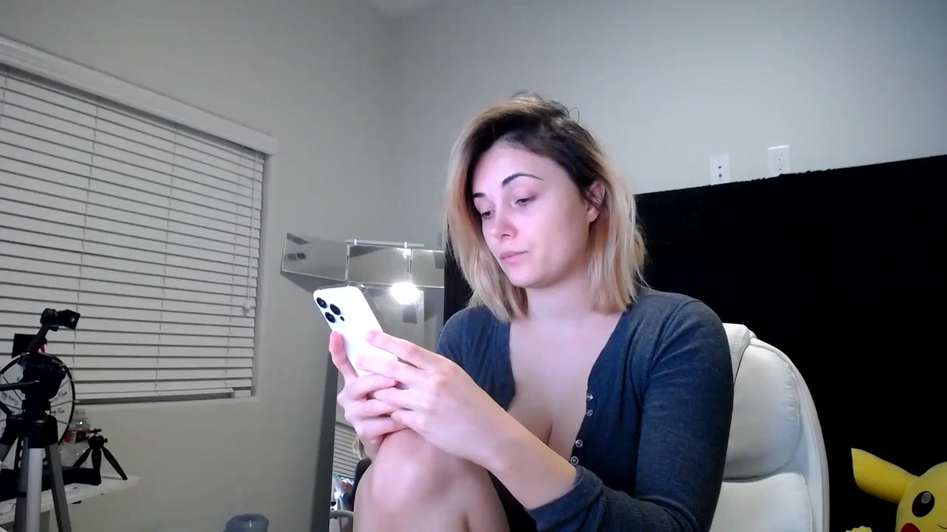 Gallery image thumbnail from SandraGPopa's myfreecams stream on, 10/18/2023, 06:20 image 3 of 20