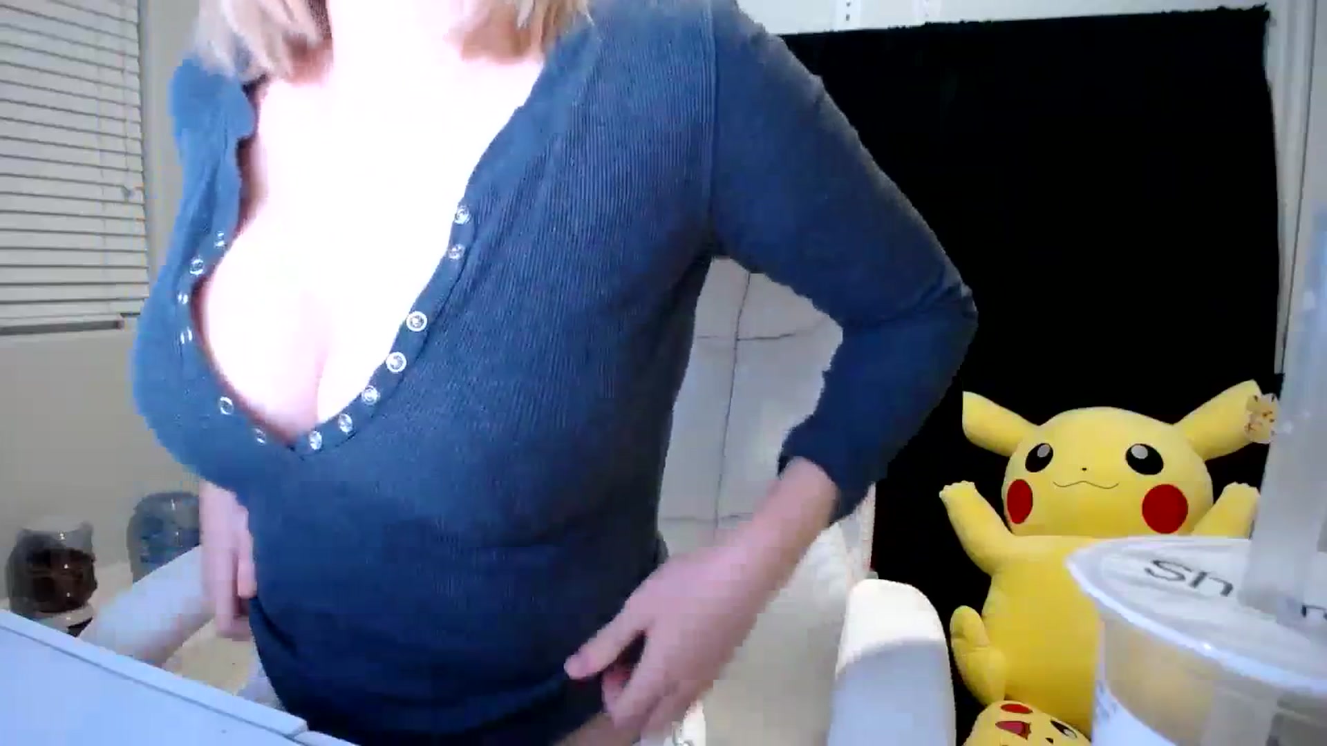 Gallery image thumbnail from SandraGPopa's myfreecams stream on, 10/18/2023, 06:20 image 9 of 20