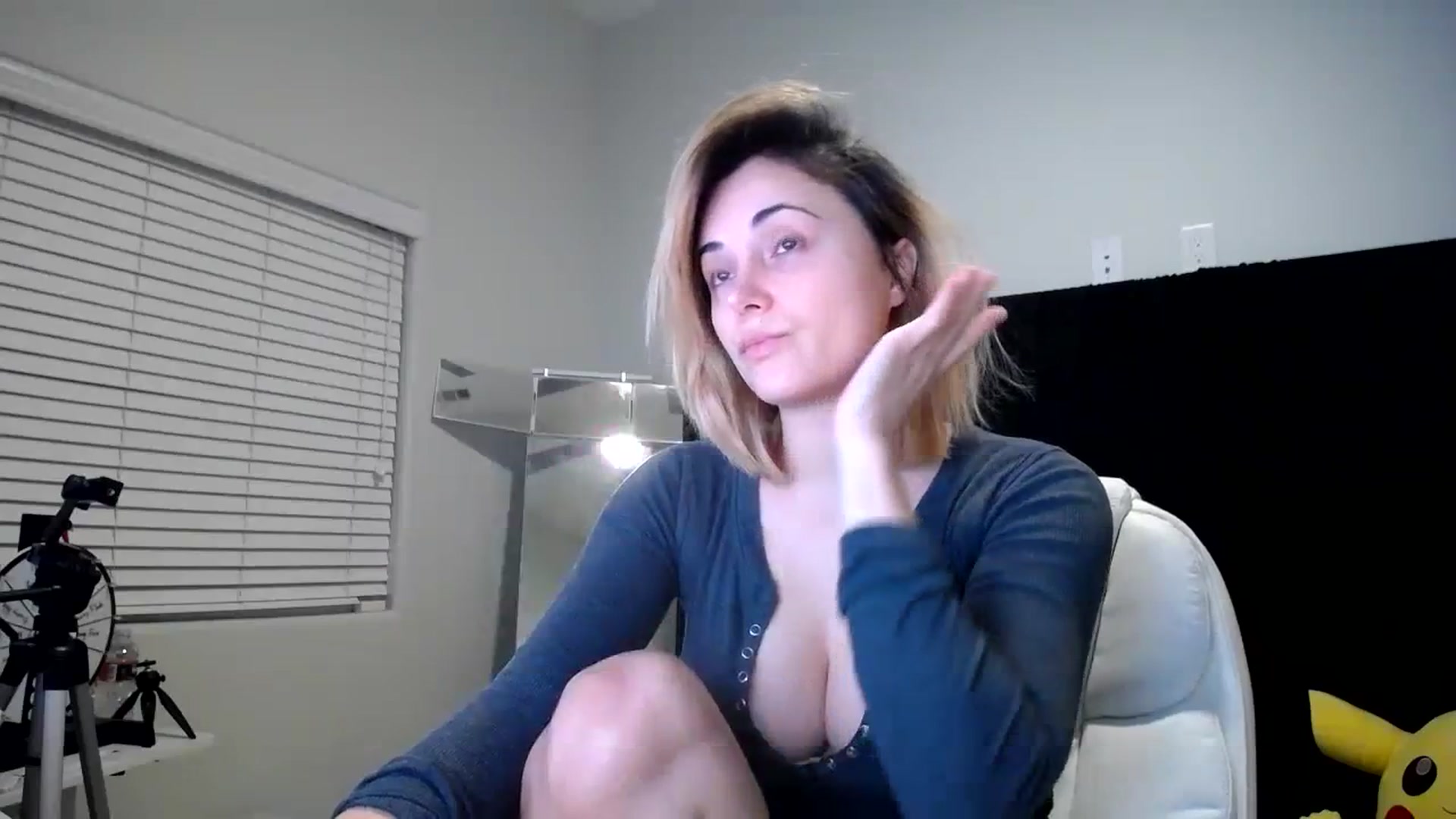 Gallery image thumbnail from SandraGPopa's myfreecams stream on, 10/18/2023, 06:20 image 2 of 20