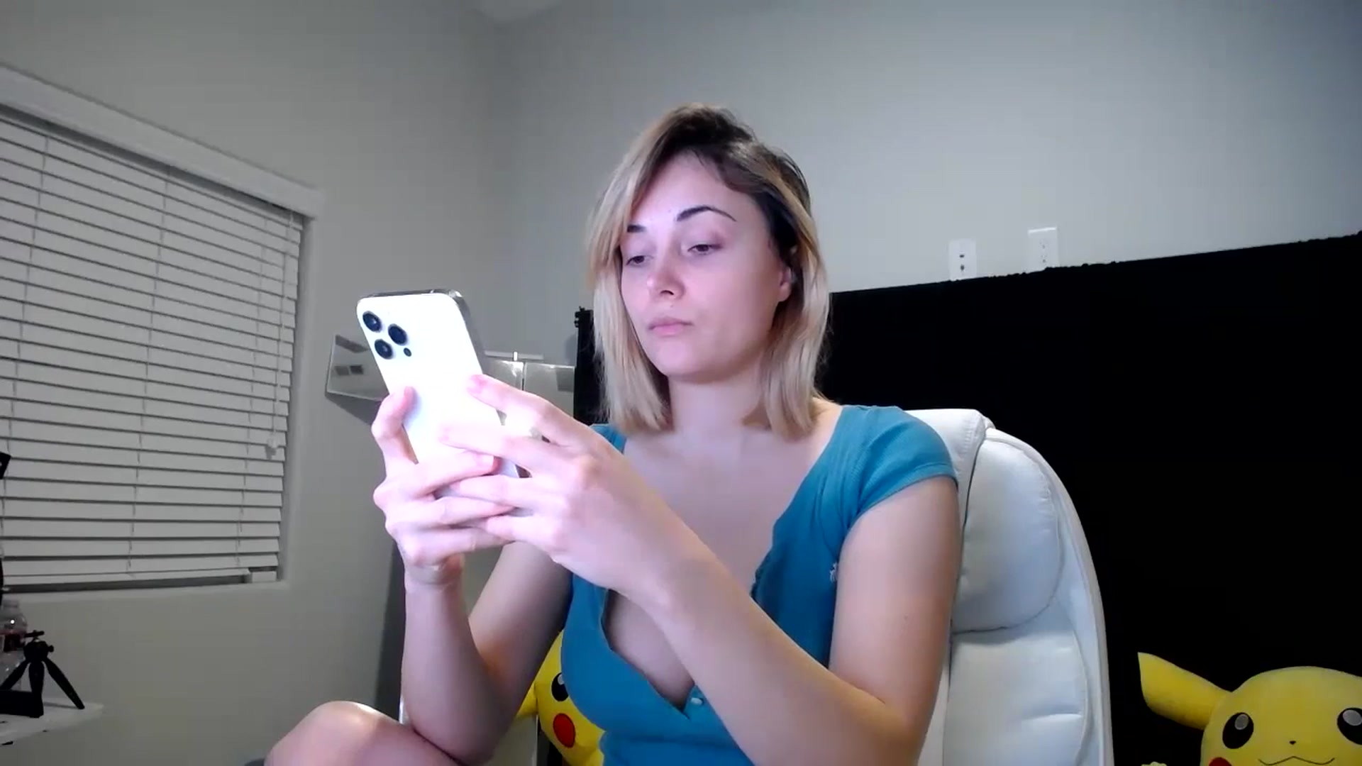 Gallery image thumbnail from SandraGPopa's myfreecams stream on, 10/18/2023, 07:07 image 19 of 20