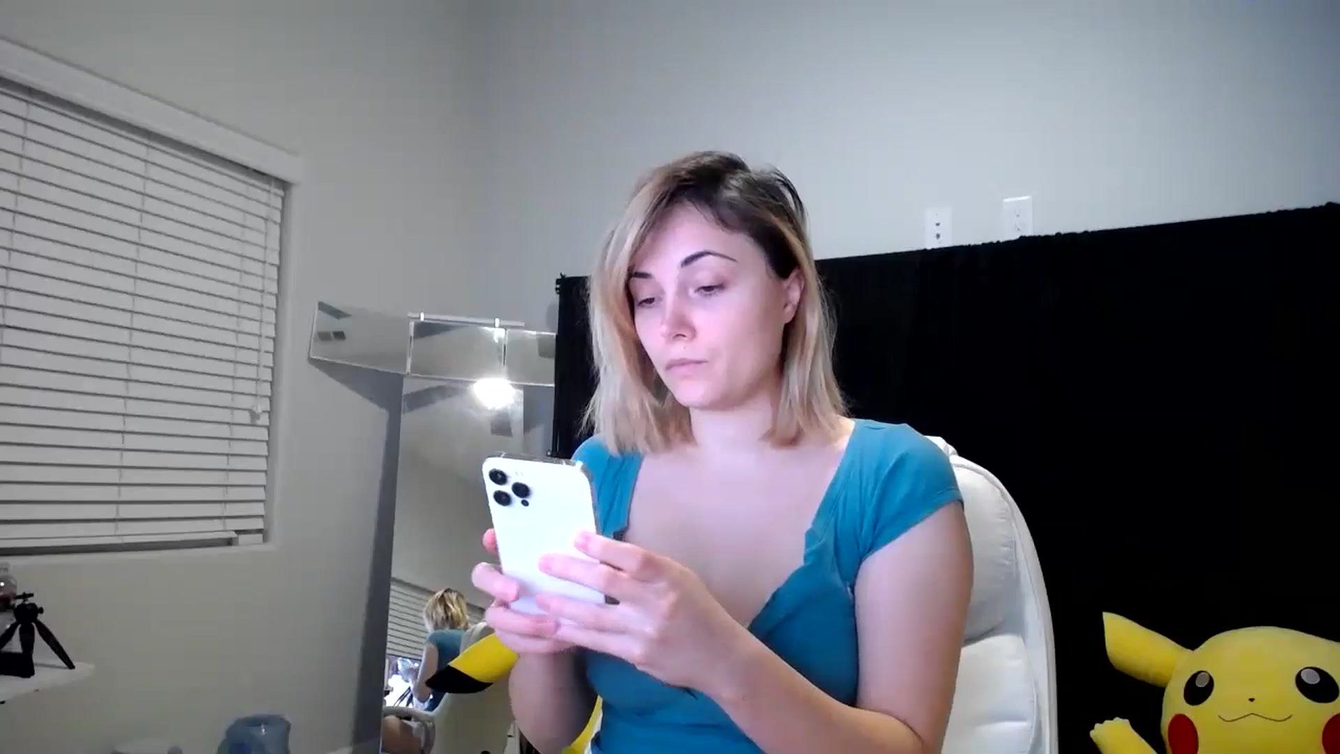 Gallery image thumbnail from SandraGPopa's myfreecams stream on, 10/18/2023, 07:07 image 2 of 20