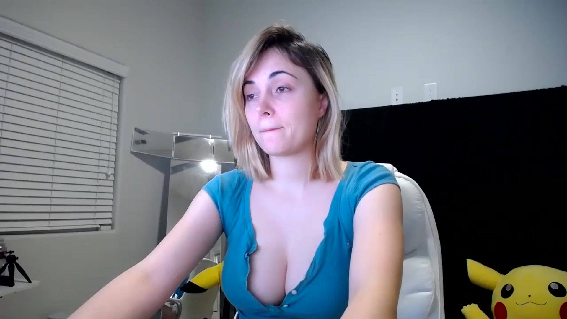 Gallery image thumbnail from SandraGPopa's myfreecams stream on, 10/18/2023, 07:07 image 6 of 20
