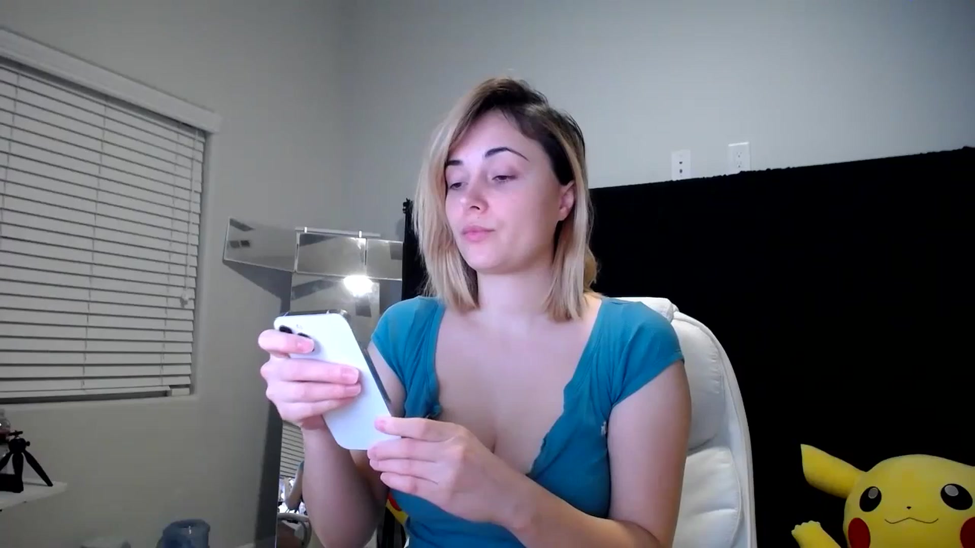 Gallery image thumbnail from SandraGPopa's myfreecams stream on, 10/18/2023, 07:07 image 10 of 20