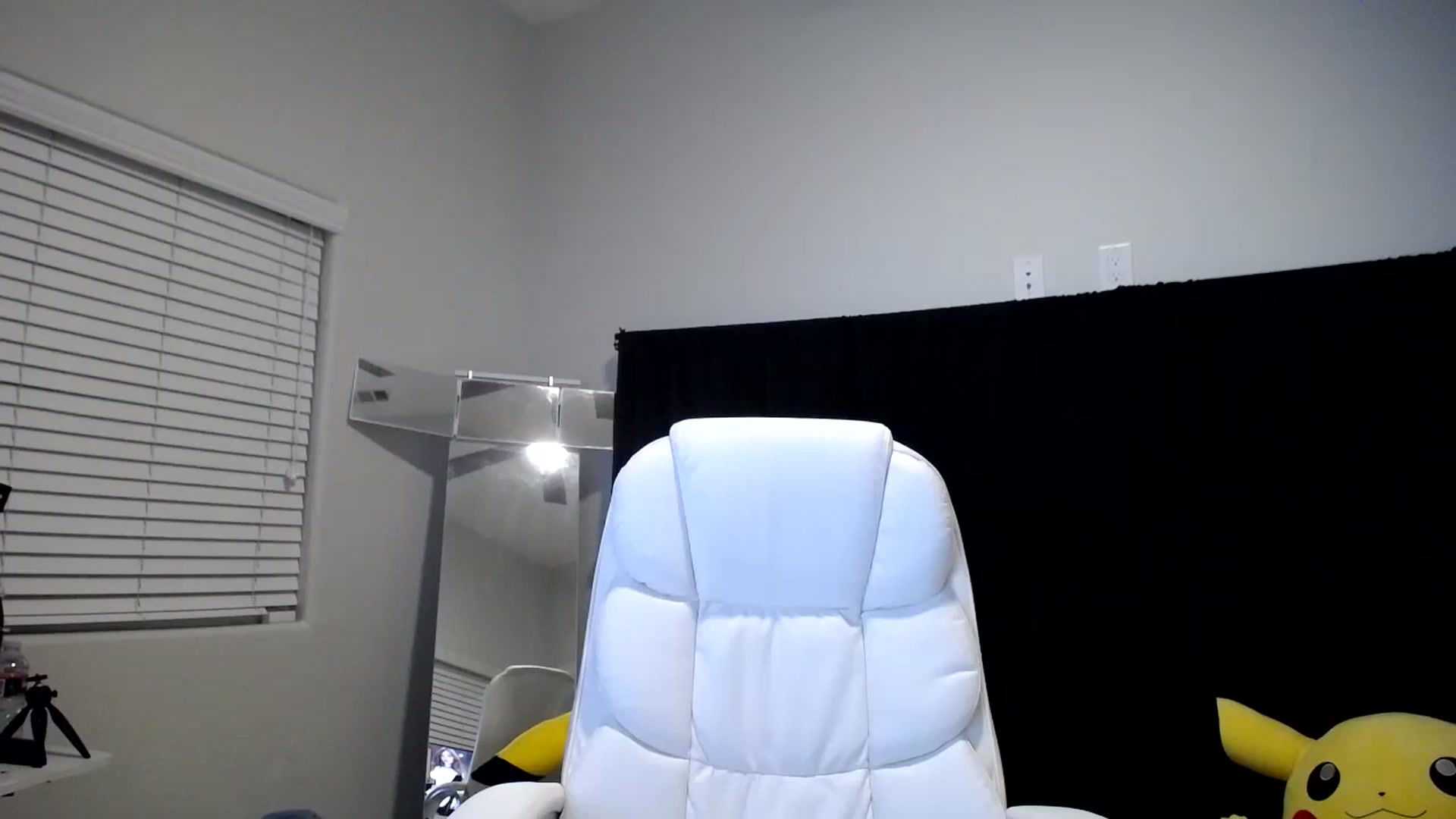 Gallery image thumbnail from SandraGPopa's myfreecams stream on, 10/18/2023, 07:07 image 17 of 20