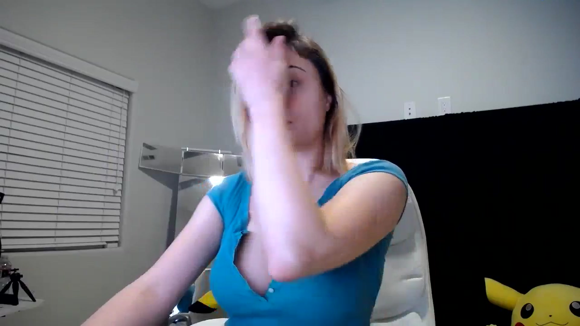 Gallery image thumbnail from SandraGPopa's myfreecams stream on, 10/18/2023, 07:07 image 18 of 20