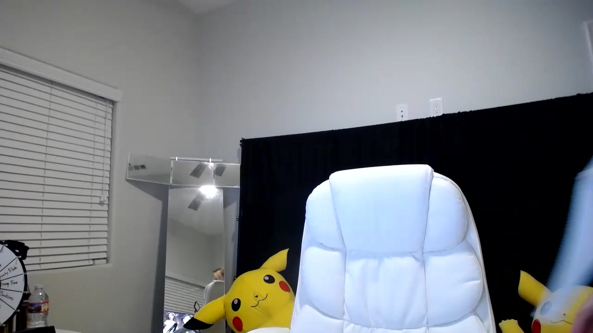 Gallery image thumbnail from SandraGPopa's myfreecams stream on, 10/22/2023, 09:23 image 9 of 20