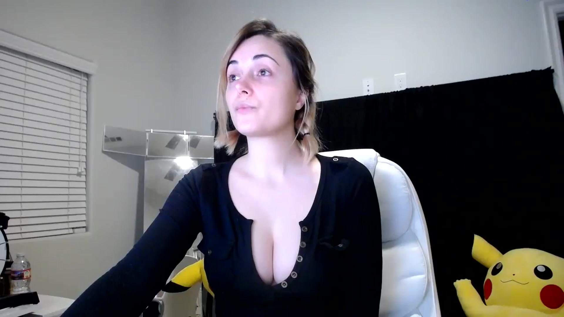 Gallery image thumbnail from SandraGPopa's myfreecams stream on, 10/22/2023, 09:23 image 8 of 20