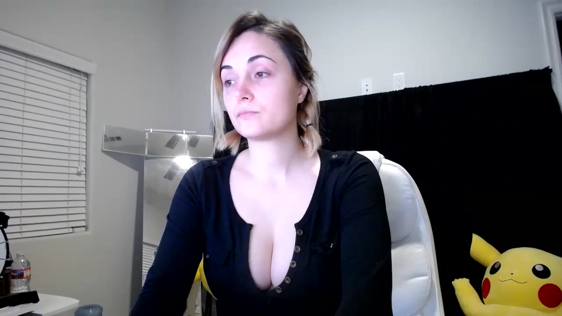 Gallery image thumbnail from SandraGPopa's myfreecams stream on, 10/22/2023, 09:23 image 7 of 20
