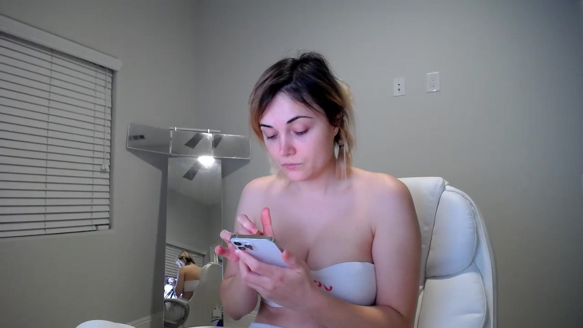 Gallery image thumbnail from SandraGPopa's myfreecams stream on, 10/23/2023, 07:32 image 20 of 20