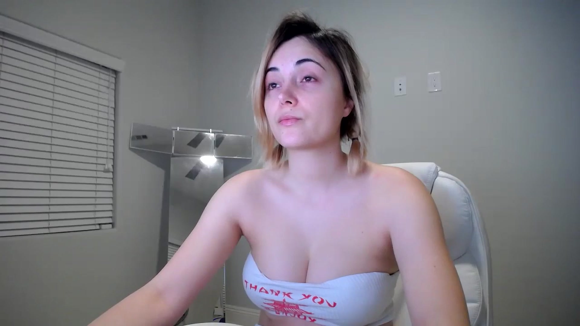 Gallery image thumbnail from SandraGPopa's myfreecams stream on, 10/23/2023, 07:32 image 5 of 20