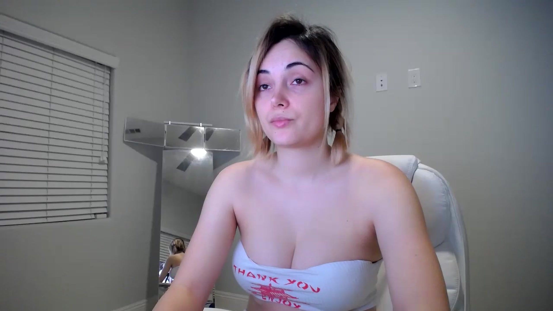 Gallery image thumbnail from SandraGPopa's myfreecams stream on, 10/23/2023, 07:32 image 7 of 20