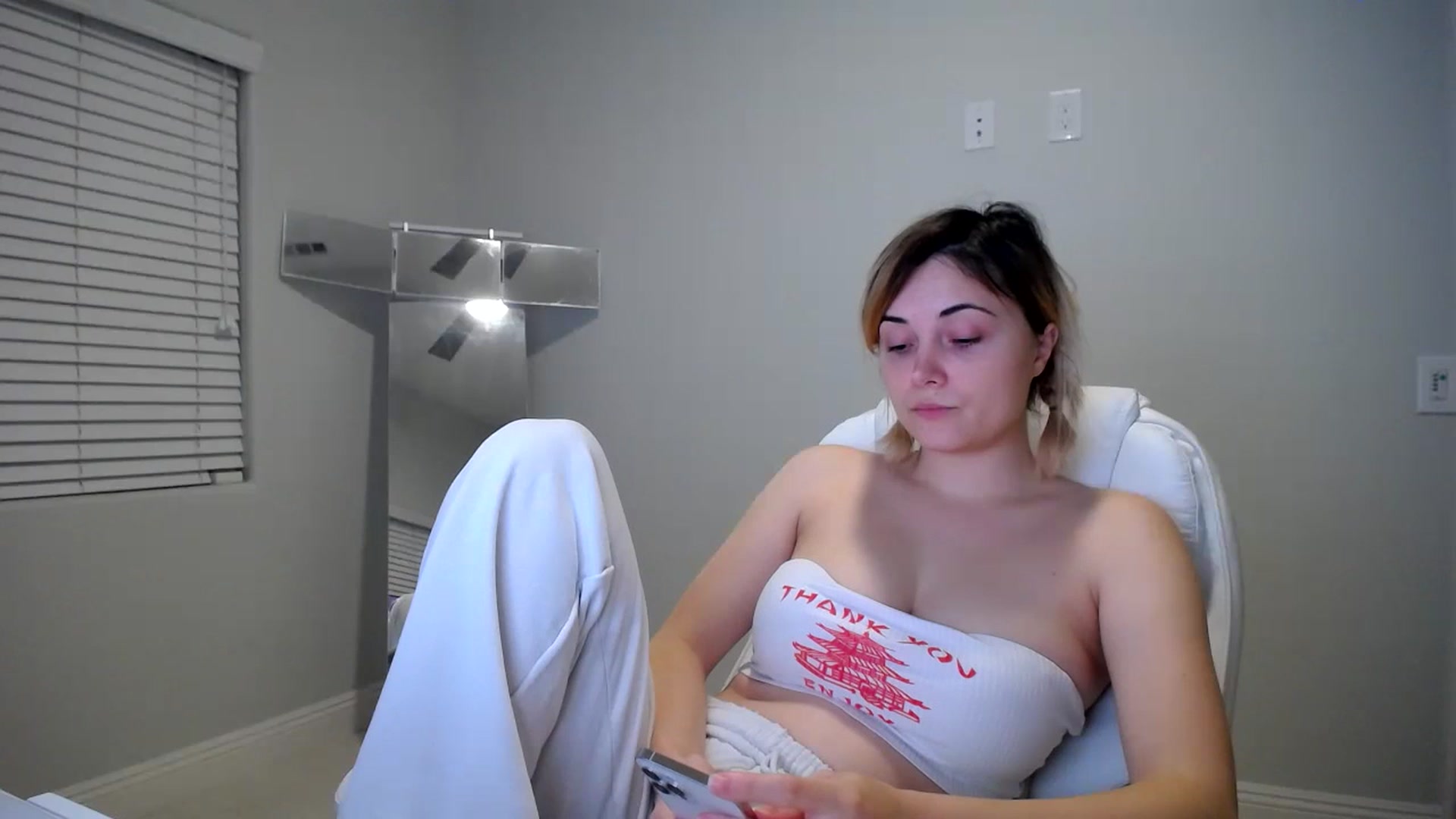 Gallery image thumbnail from SandraGPopa's myfreecams stream on, 10/23/2023, 08:27 image 17 of 20