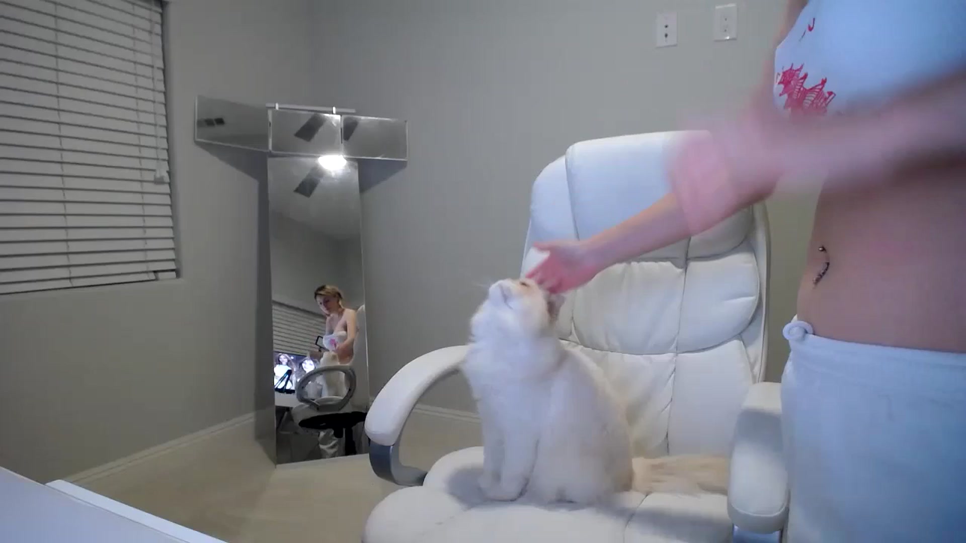 Gallery image thumbnail from SandraGPopa's myfreecams stream on, 10/23/2023, 08:27 image 1 of 20