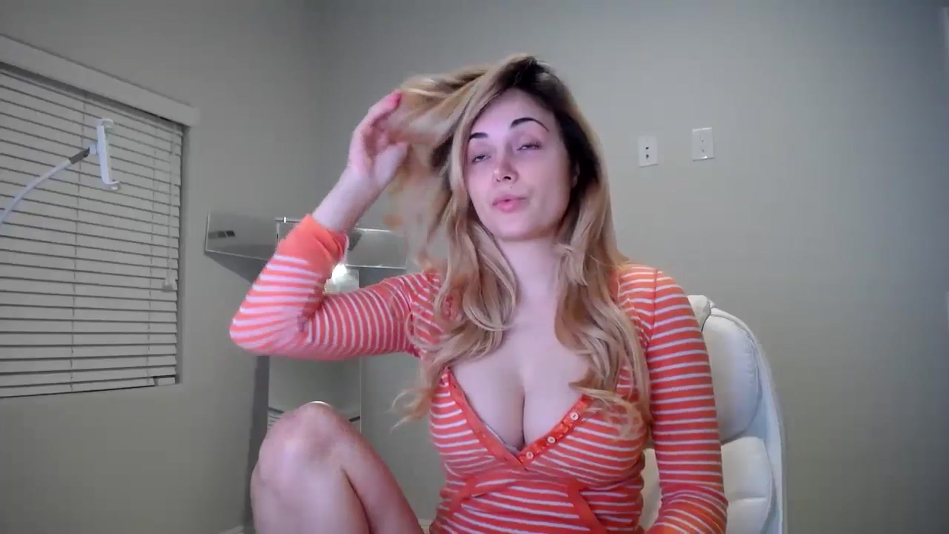 Gallery image thumbnail from SandraGPopa's myfreecams stream on, 10/26/2023, 13:01 image 20 of 20
