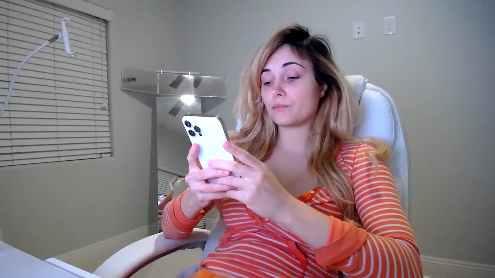 Gallery image thumbnail from SandraGPopa's myfreecams stream on, 10/26/2023, 13:25 image 8 of 20