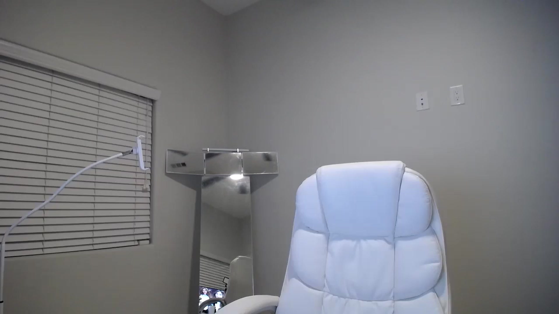 Gallery image thumbnail from SandraGPopa's myfreecams stream on, 10/27/2023, 08:16 image 18 of 20