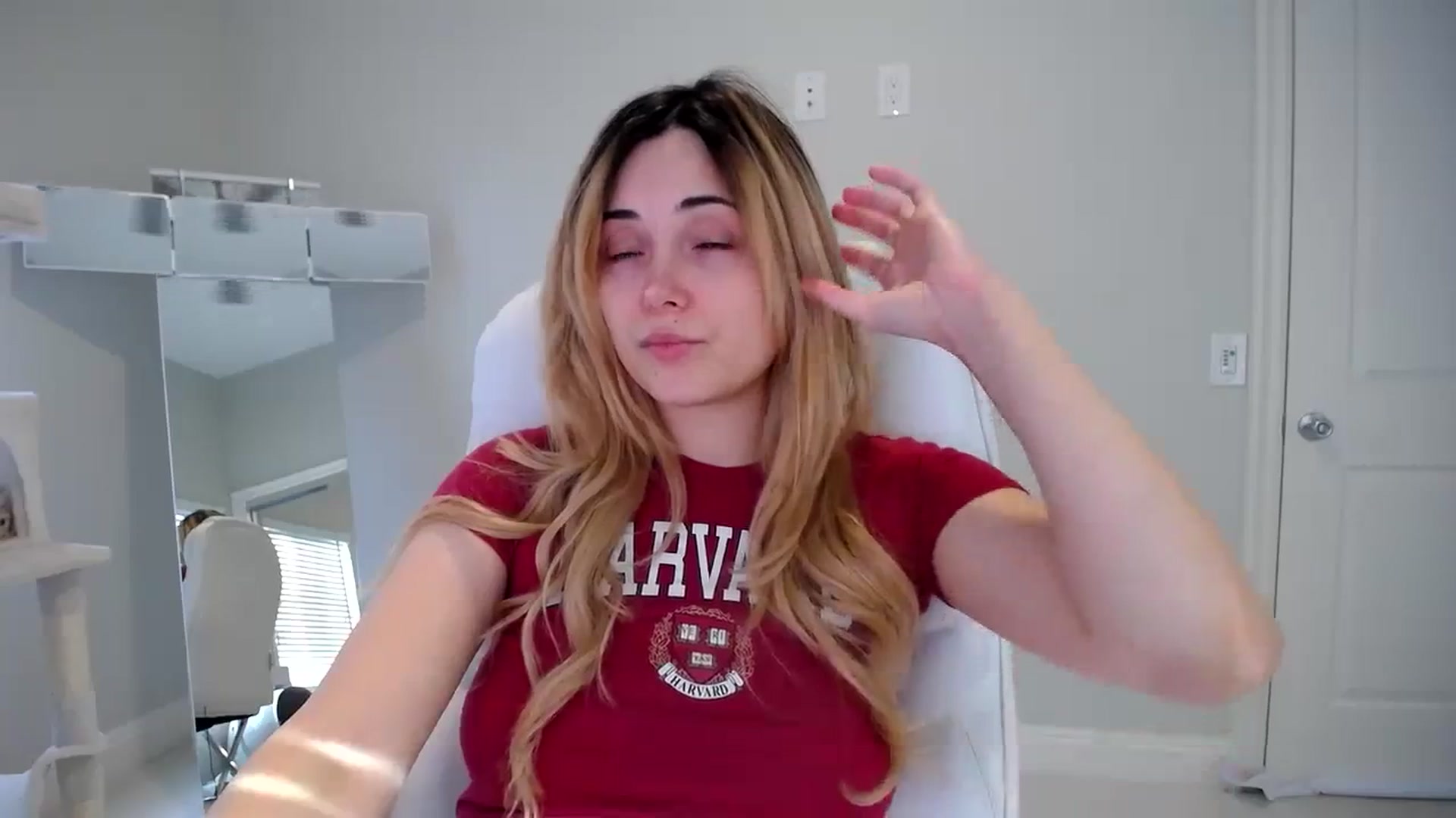 Gallery image thumbnail from SandraGPopa's myfreecams stream on, 11/01/2023, 22:23 image 9 of 20