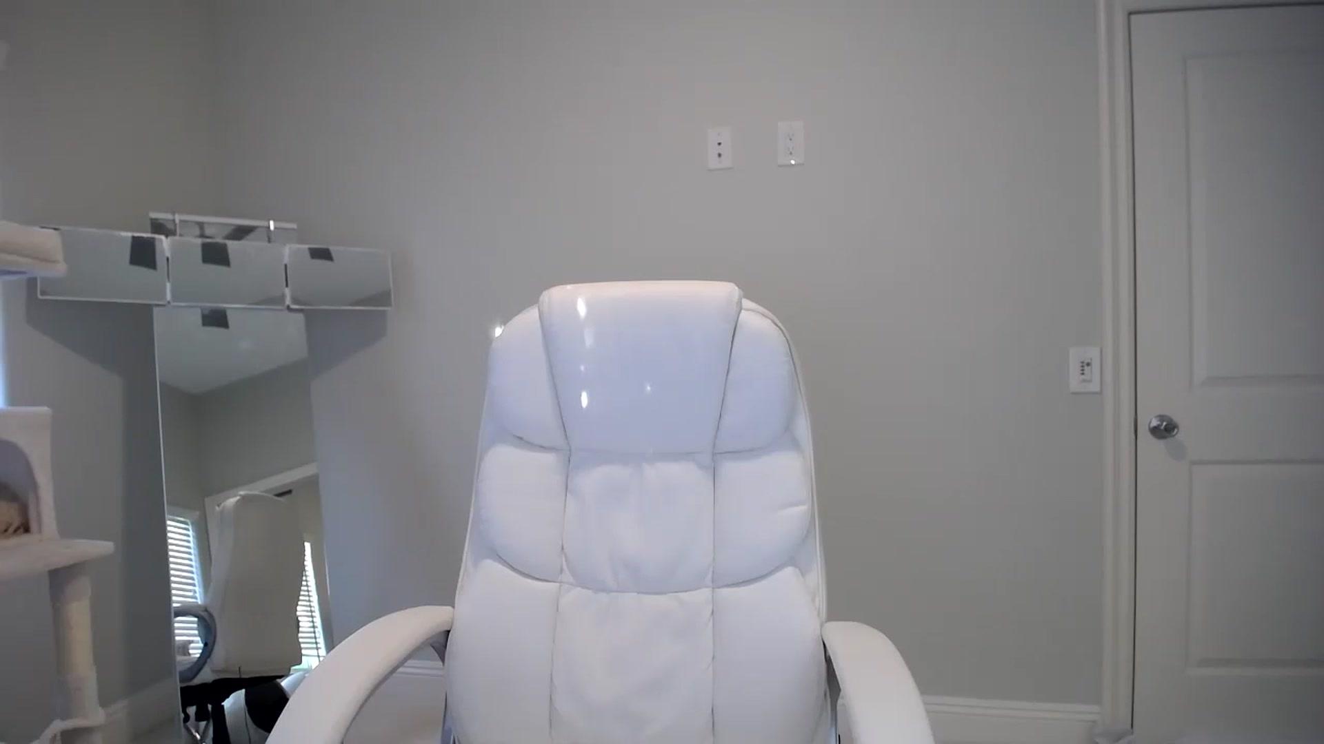 Gallery image thumbnail from SandraGPopa's myfreecams stream on, 11/01/2023, 23:57 image 17 of 20