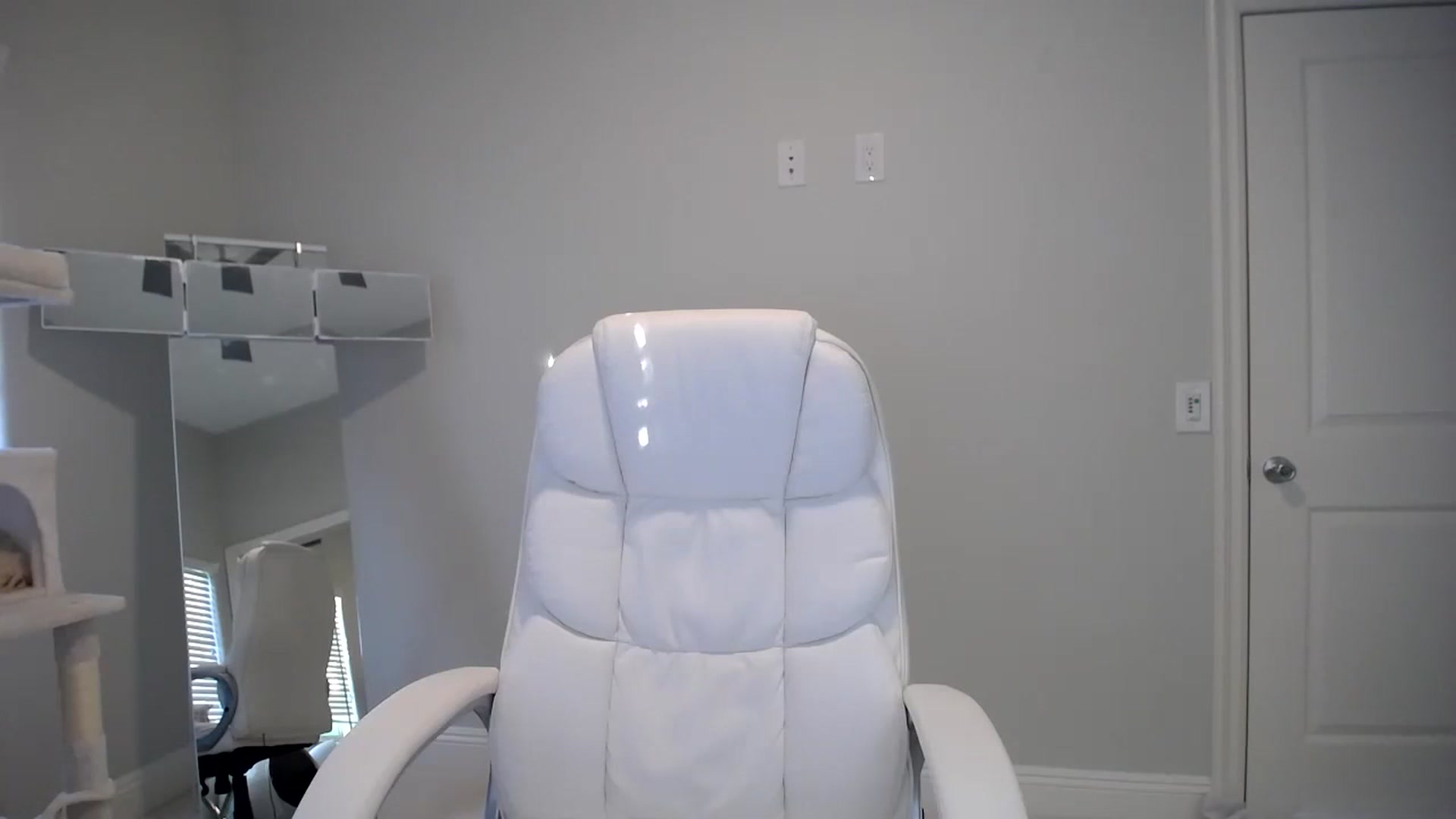 Gallery image thumbnail from SandraGPopa's myfreecams stream on, 11/01/2023, 23:57 image 18 of 20