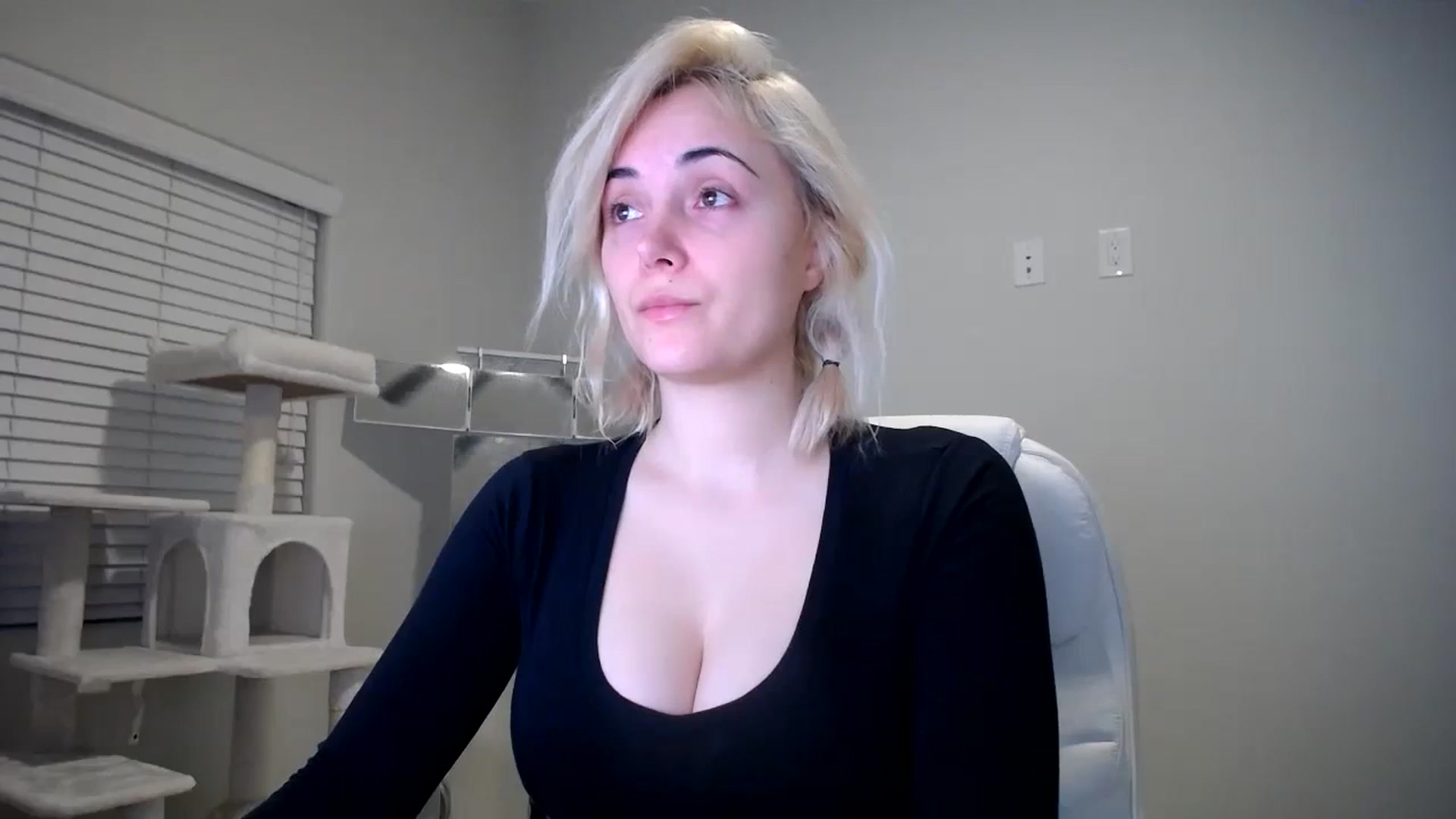 Gallery image thumbnail from SandraGPopa's myfreecams stream on, 11/17/2023, 02:18 image 7 of 20