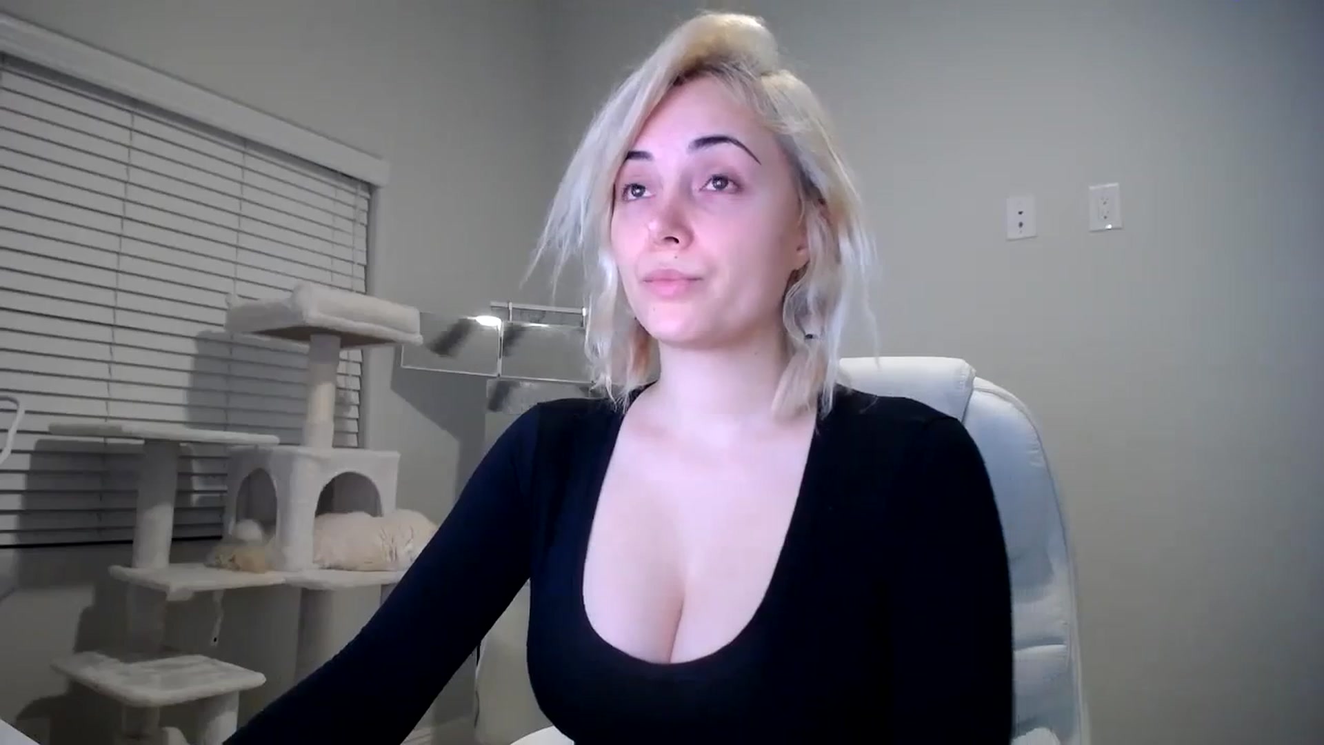 Gallery image thumbnail from SandraGPopa's myfreecams stream on, 11/17/2023, 02:18 image 20 of 20