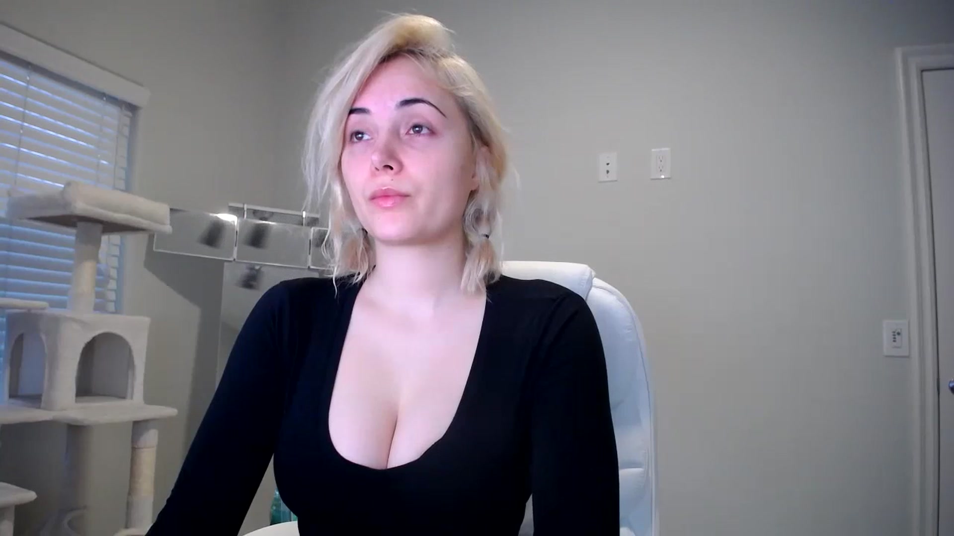 Gallery image thumbnail from SandraGPopa's myfreecams stream on, 11/17/2023, 02:18 image 3 of 20