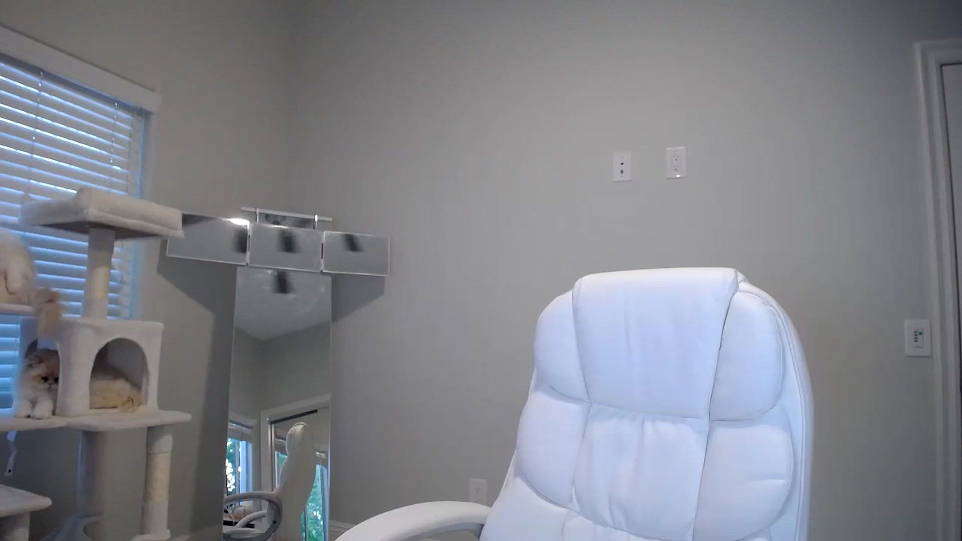 Gallery image thumbnail from SandraGPopa's myfreecams stream on, 11/17/2023, 02:18 image 1 of 20