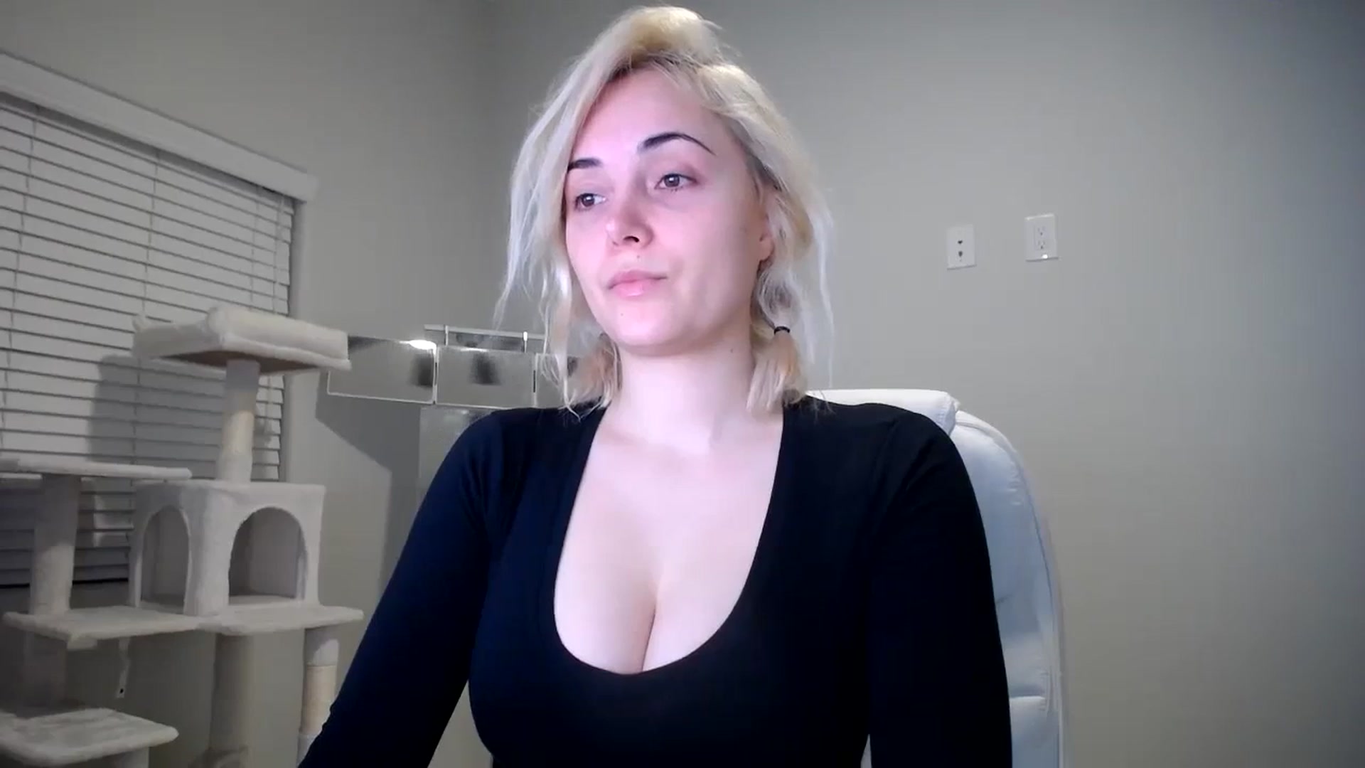 Gallery image thumbnail from SandraGPopa's myfreecams stream on, 11/17/2023, 02:18 image 8 of 20