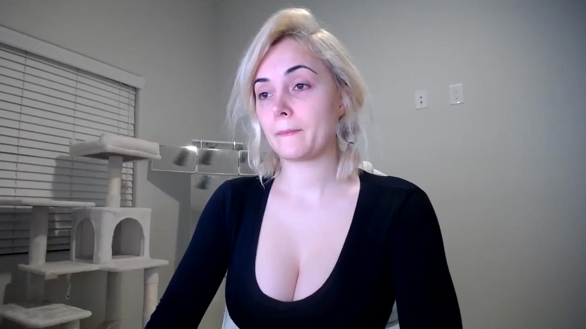 Gallery image thumbnail from SandraGPopa's myfreecams stream on, 11/17/2023, 02:18 image 14 of 20