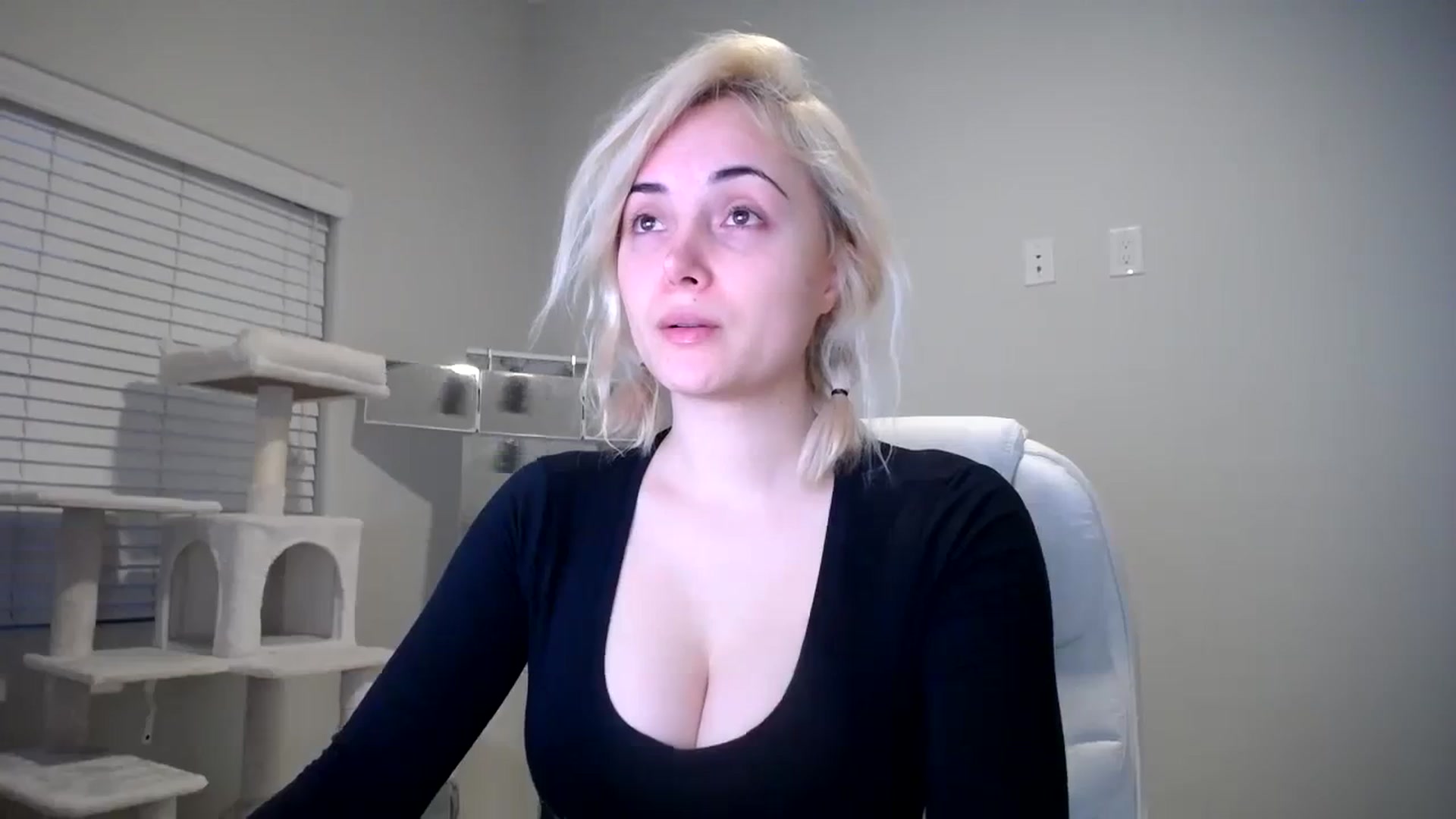 Gallery image thumbnail from SandraGPopa's myfreecams stream on, 11/17/2023, 02:18 image 6 of 20