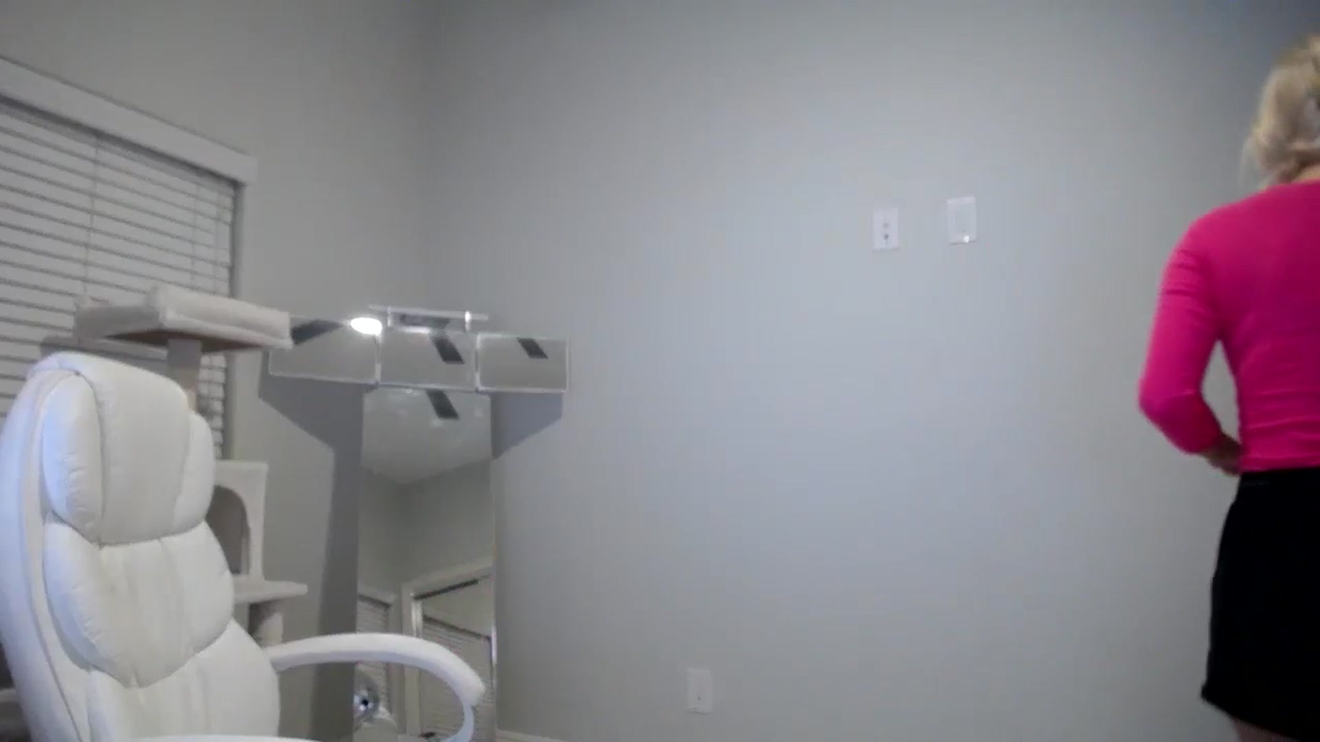 Gallery image thumbnail from SandraGPopa's myfreecams stream on, 11/19/2023, 05:05 image 8 of 20