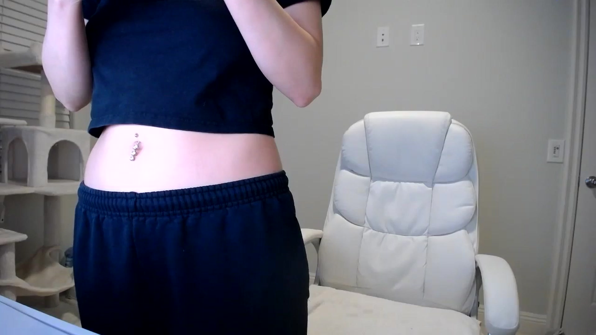 Gallery image thumbnail from SandraGPopa's myfreecams stream on, 11/25/2023, 06:10 image 17 of 20