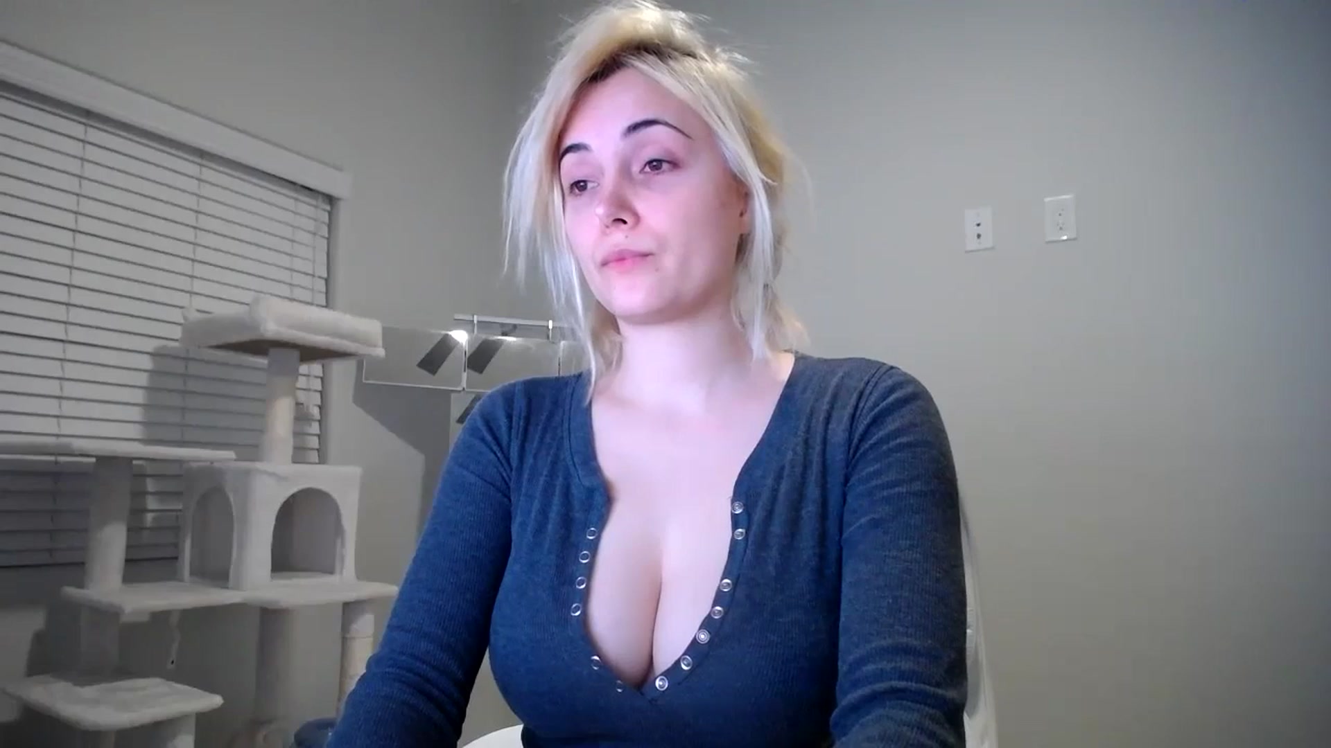 Gallery image thumbnail from SandraGPopa's myfreecams stream on, 11/26/2023, 07:36 image 7 of 20