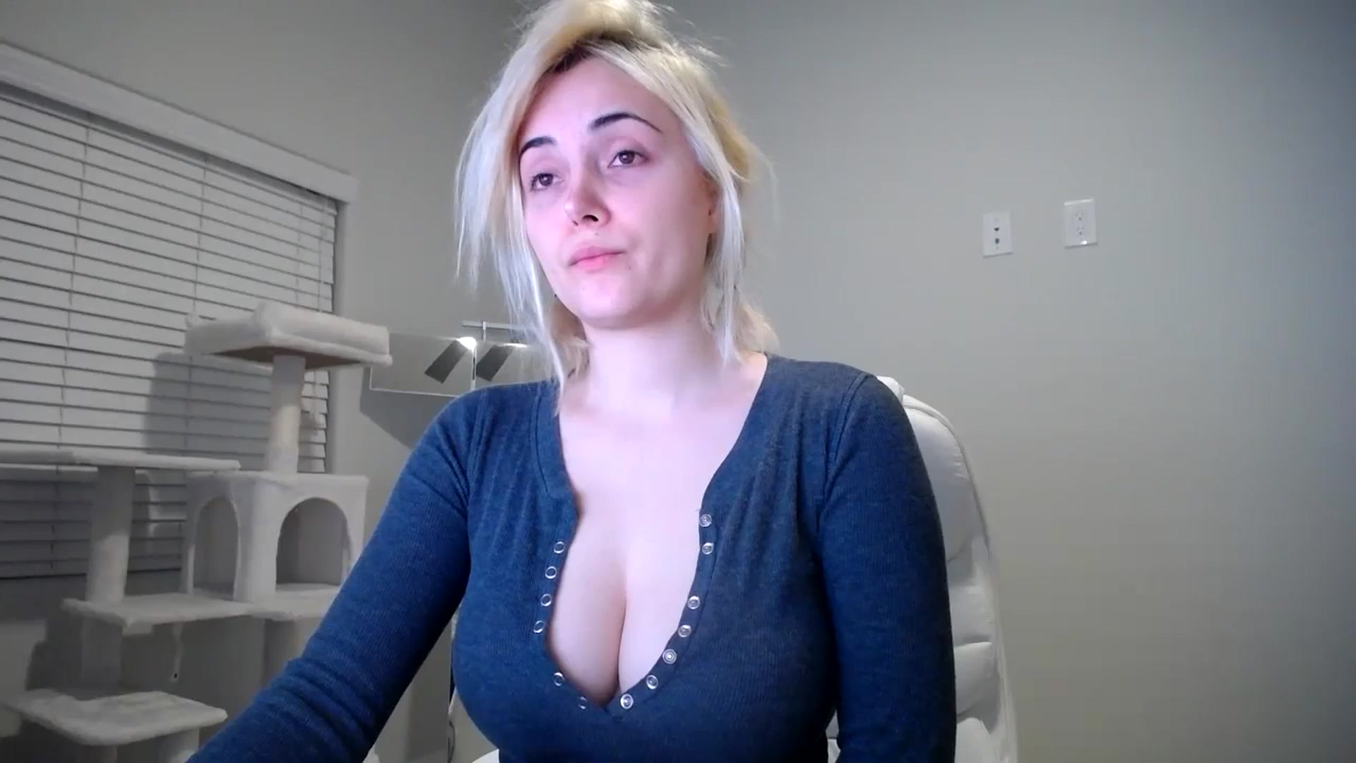 Gallery image thumbnail from SandraGPopa's myfreecams stream on, 11/26/2023, 07:36 image 8 of 20
