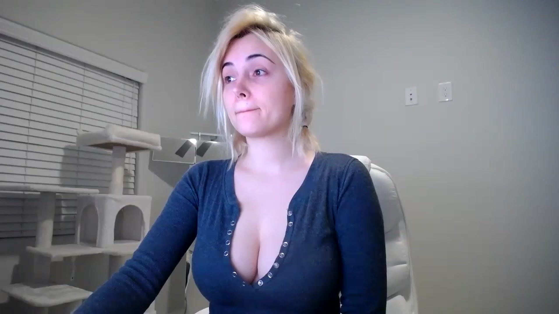 Gallery image thumbnail from SandraGPopa's myfreecams stream on, 11/26/2023, 07:36 image 5 of 20