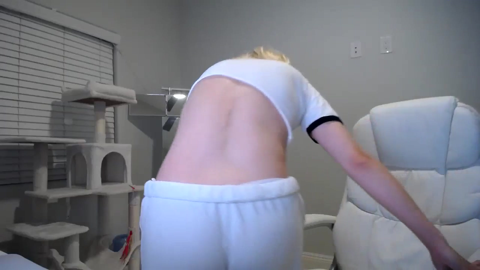 Gallery image thumbnail from SandraGPopa's myfreecams stream on, 12/02/2023, 06:17 image 12 of 20