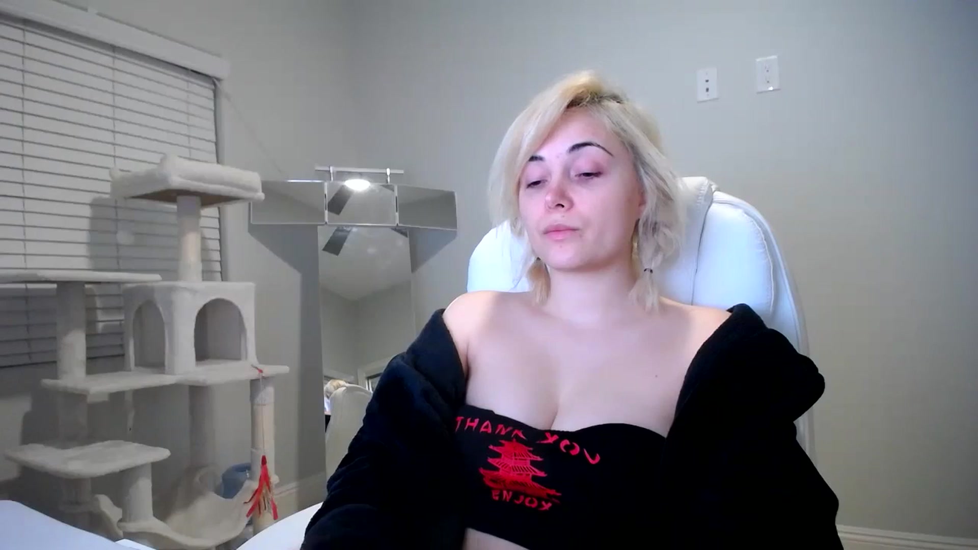 Gallery image thumbnail from SandraGPopa's myfreecams stream on, 12/03/2023, 06:06 image 9 of 20