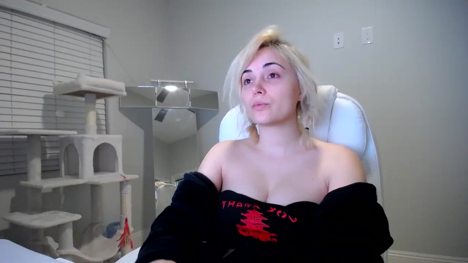 Gallery image thumbnail from SandraGPopa's myfreecams stream on, 12/03/2023, 06:06 image 17 of 20