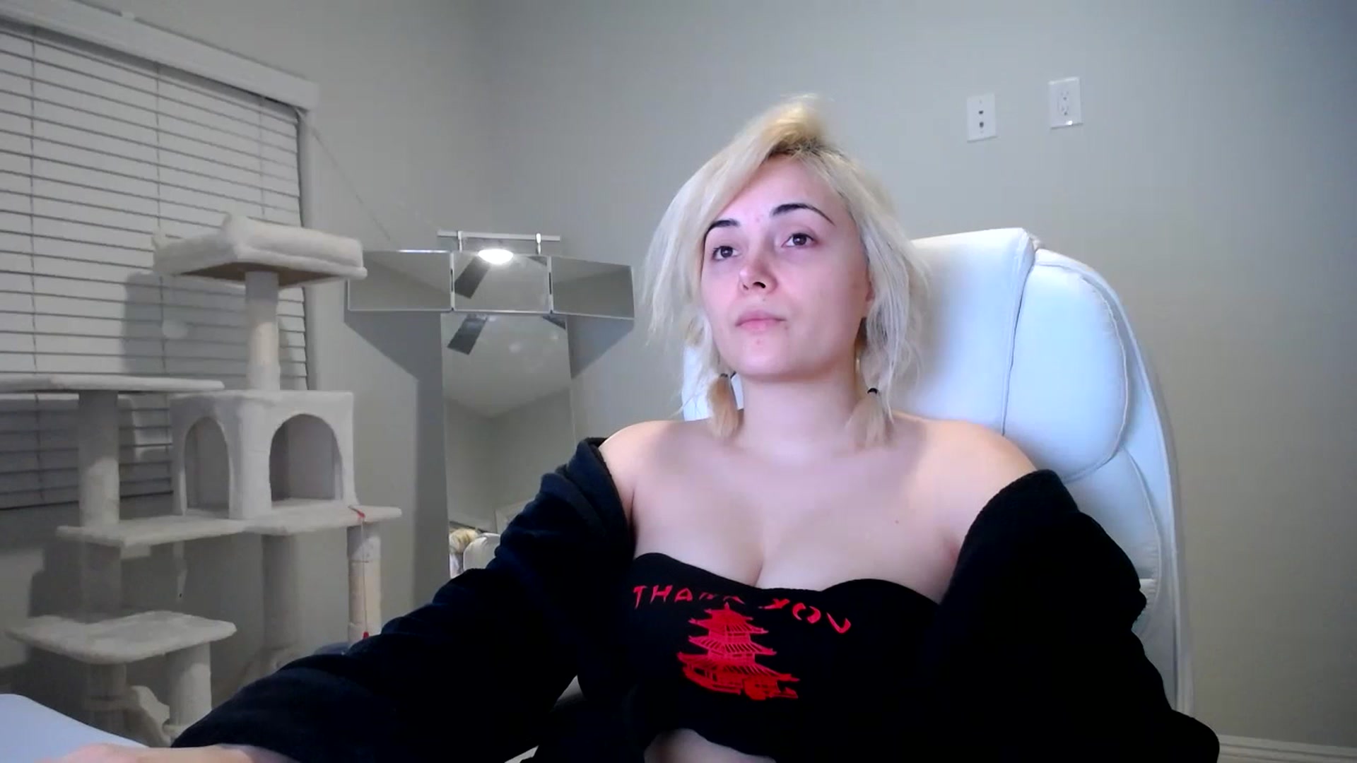 Gallery image thumbnail from SandraGPopa's myfreecams stream on, 12/03/2023, 06:06 image 13 of 20